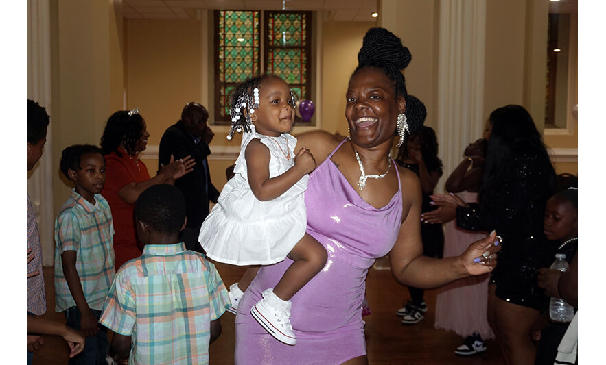 Youth Services Sneaker Ball Gala 6-10-2023 Mom and little daughter for web
