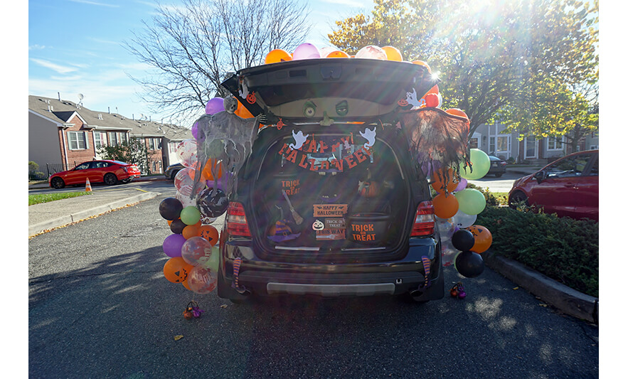 CHELC Trunk or Treat 10-31-2023 Trunk with balloon arch for web