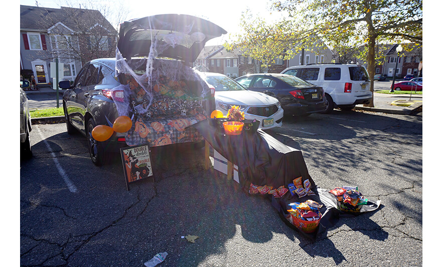 CHELC Trunk or Treat 10-31-2023 Trunk with skulls for web